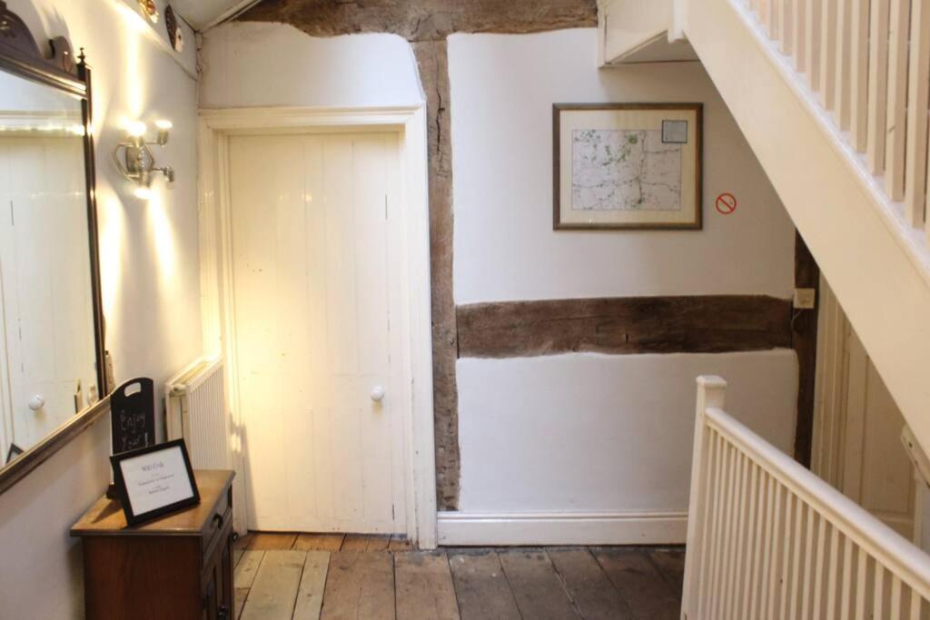 Medieval Roots And Harry Potter Townhouse - Hiking Near Ludlow ลีโอมินสเตอร์ ภายนอก รูปภาพ