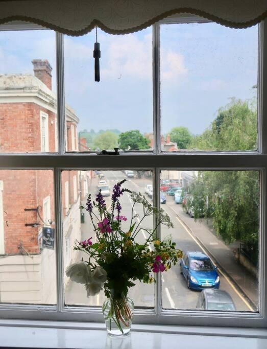 Medieval Roots And Harry Potter Townhouse - Hiking Near Ludlow ลีโอมินสเตอร์ ภายนอก รูปภาพ