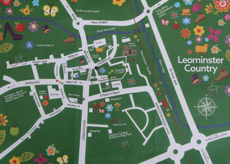 Medieval Roots And Harry Potter Townhouse - Hiking Near Ludlow ลีโอมินสเตอร์ ภายนอก รูปภาพ